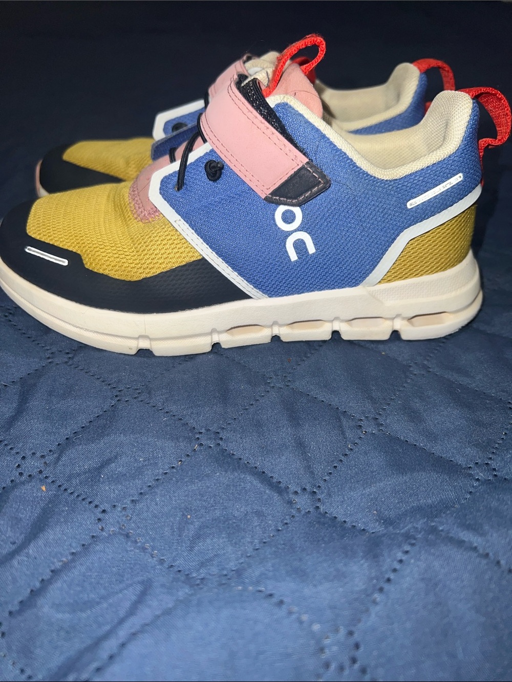 On Running Kids' Blue/Yellow/Pink Cloud Sneaker